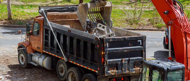 Read more about the article Common DOT Compliance Issues For Waste Haulers